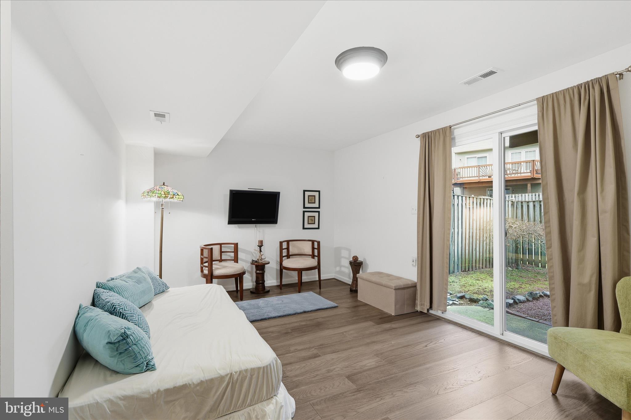 LIFESTYLE AT SULLY STATION - Residential