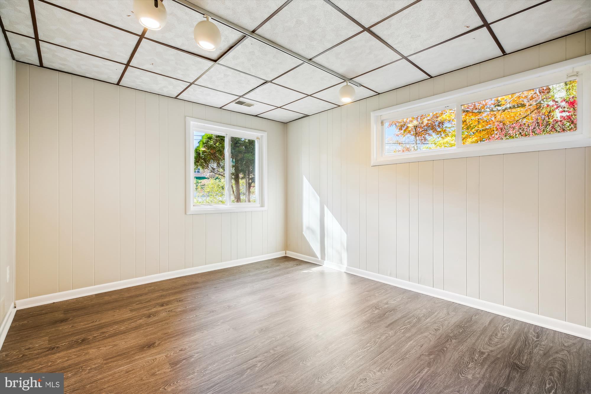 MANOR WOODS - Residential