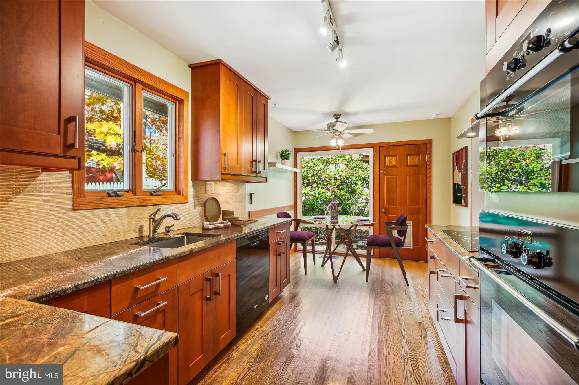 MANOR WOODS - Residential