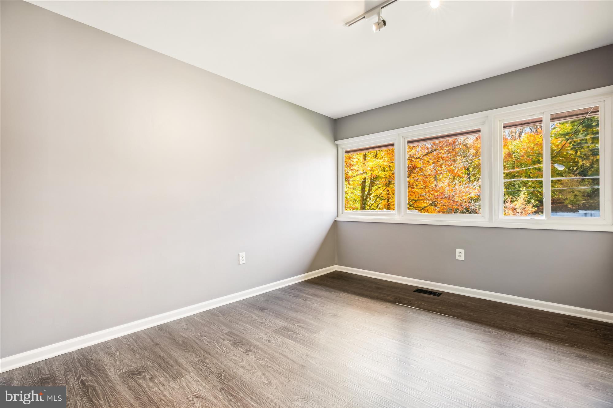 MANOR WOODS - Residential