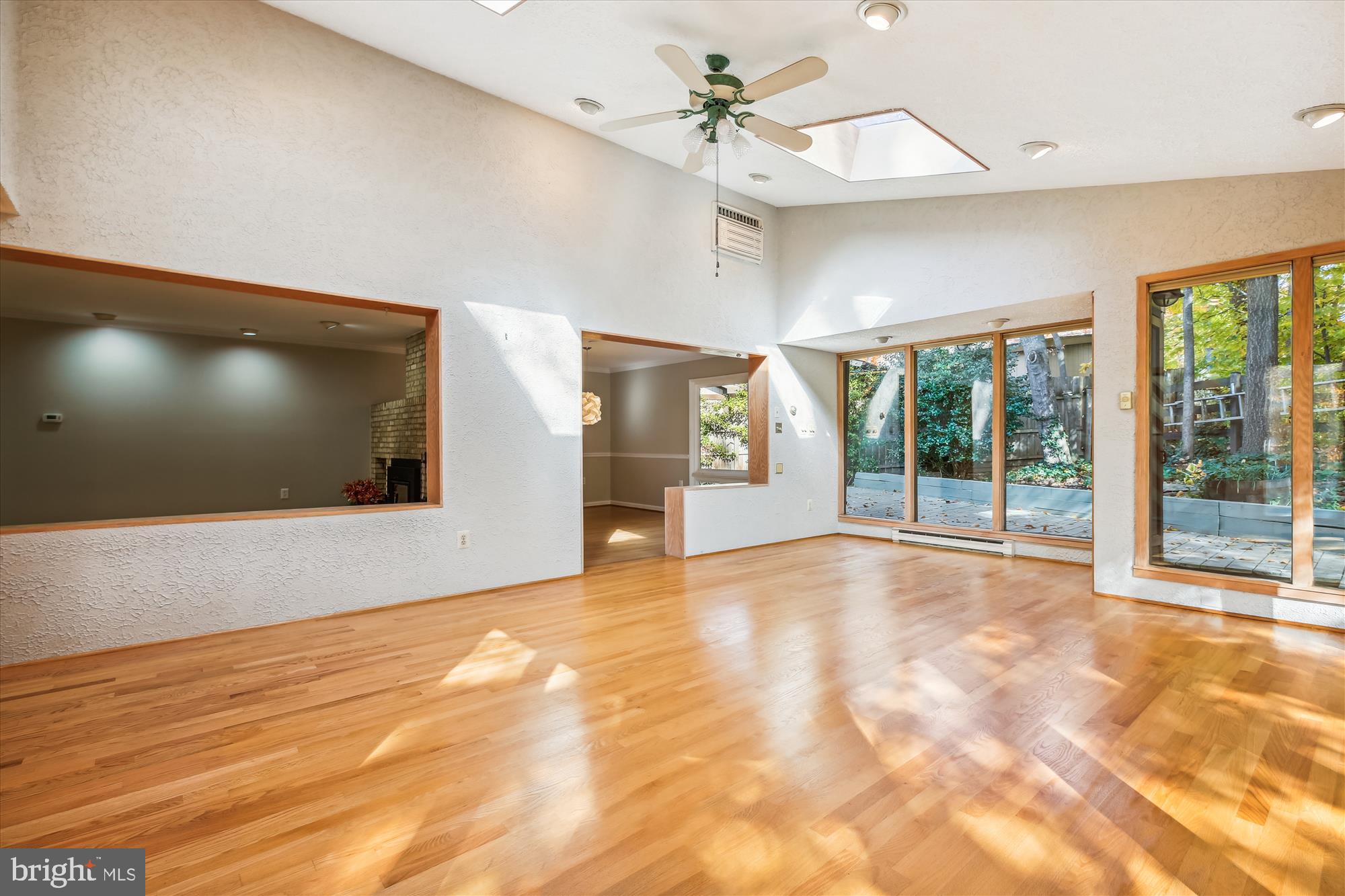 MANOR WOODS - Residential