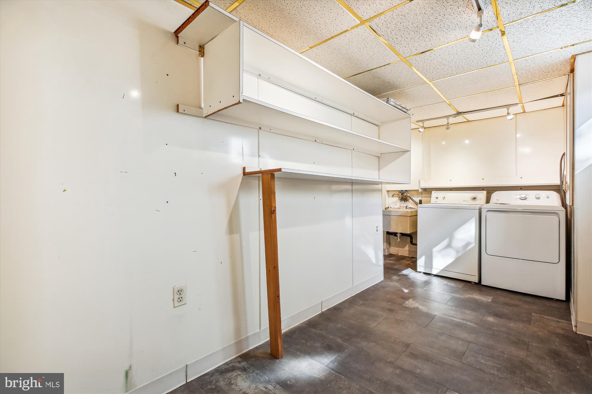 MANOR WOODS - Residential