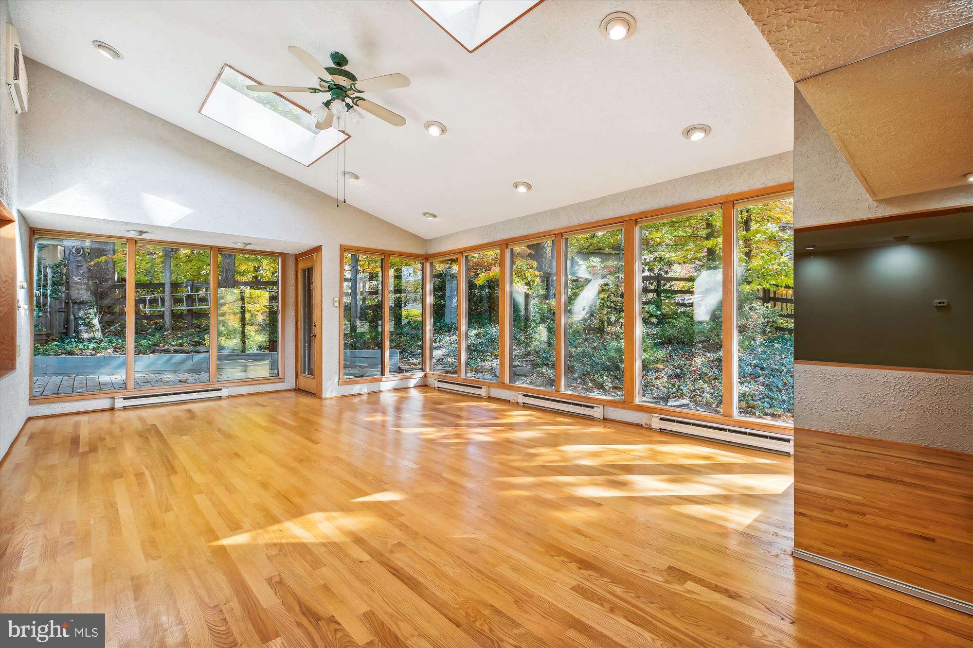 MANOR WOODS - Residential