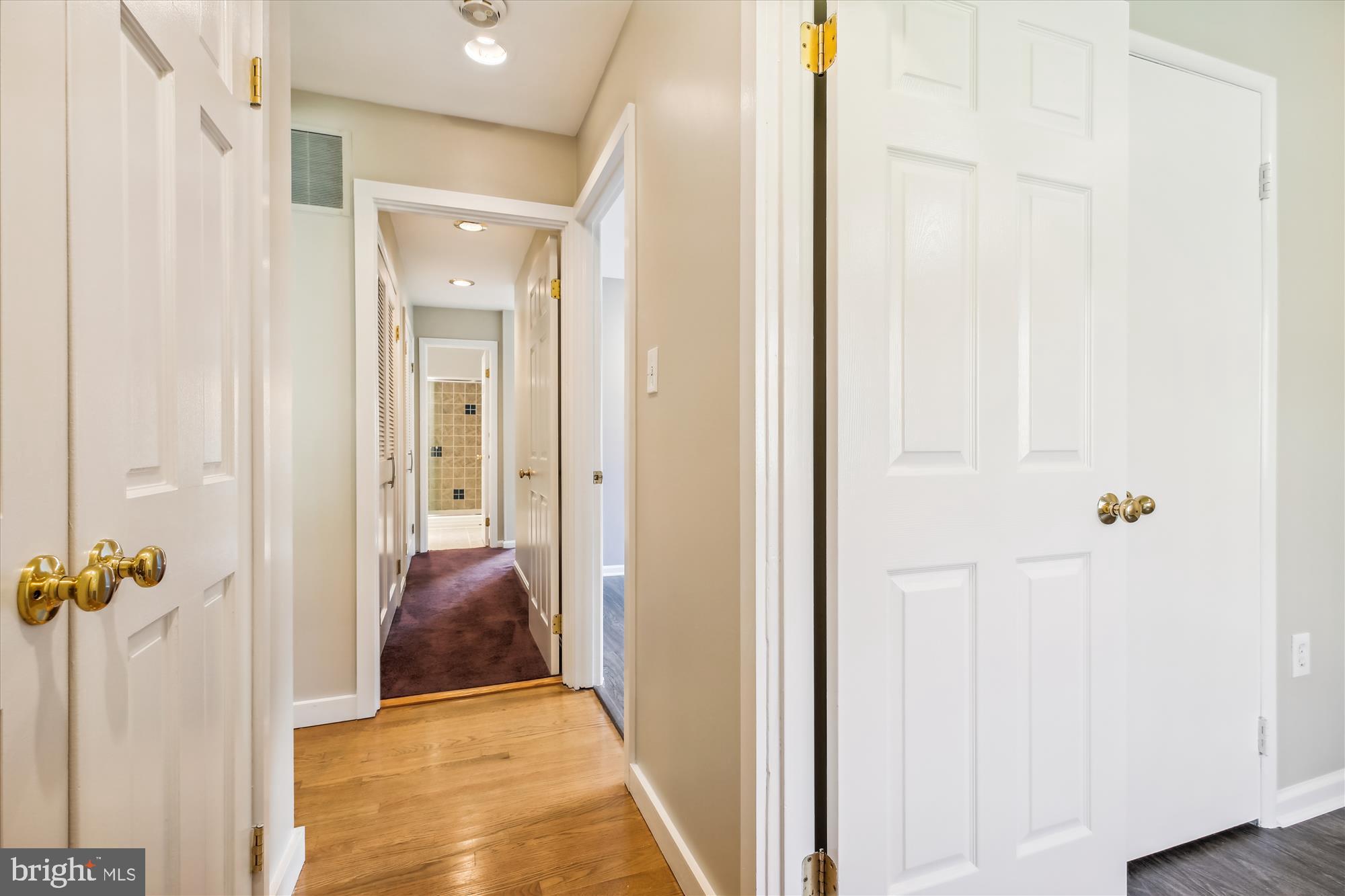 MANOR WOODS - Residential