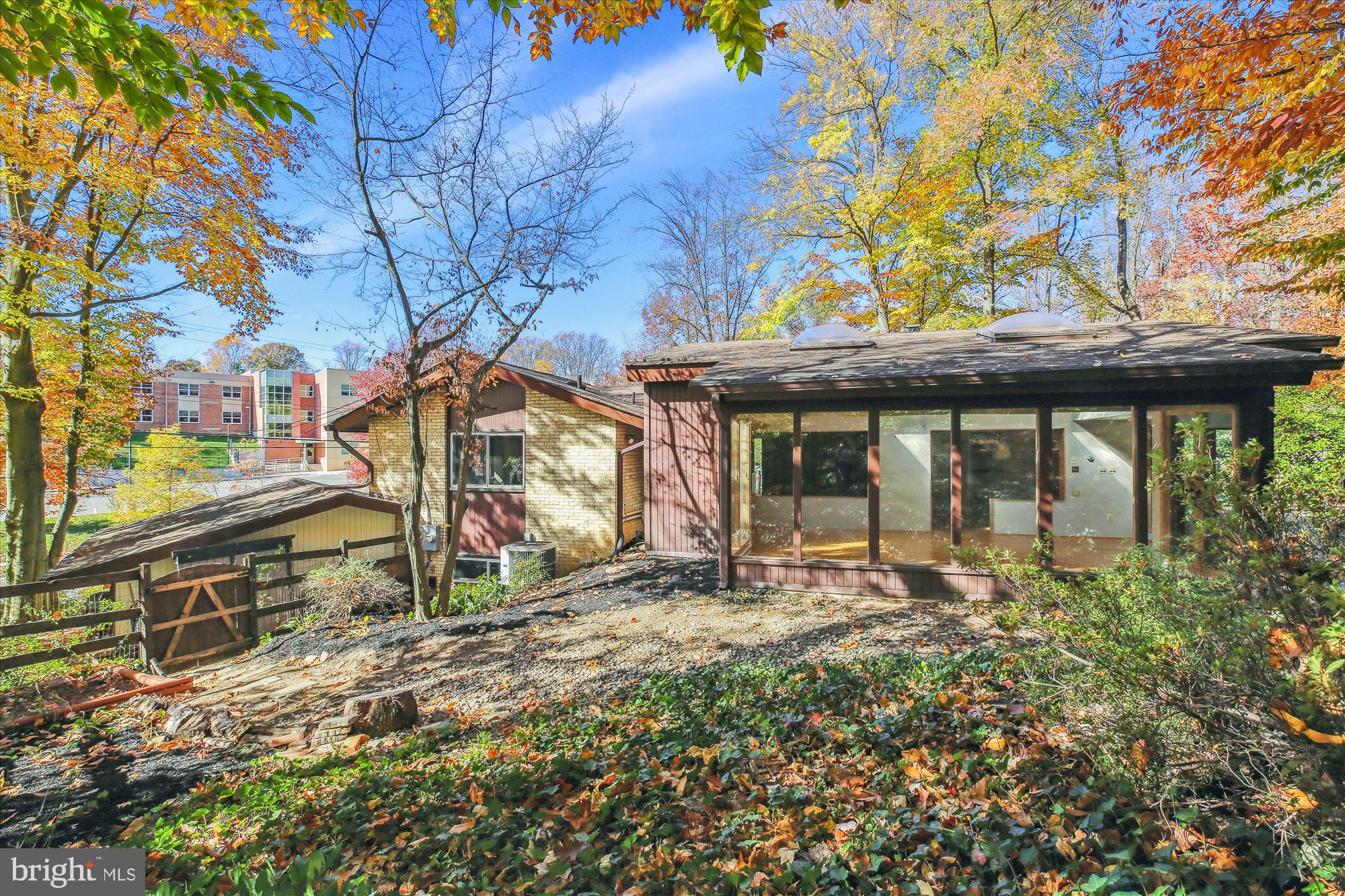 MANOR WOODS - Residential