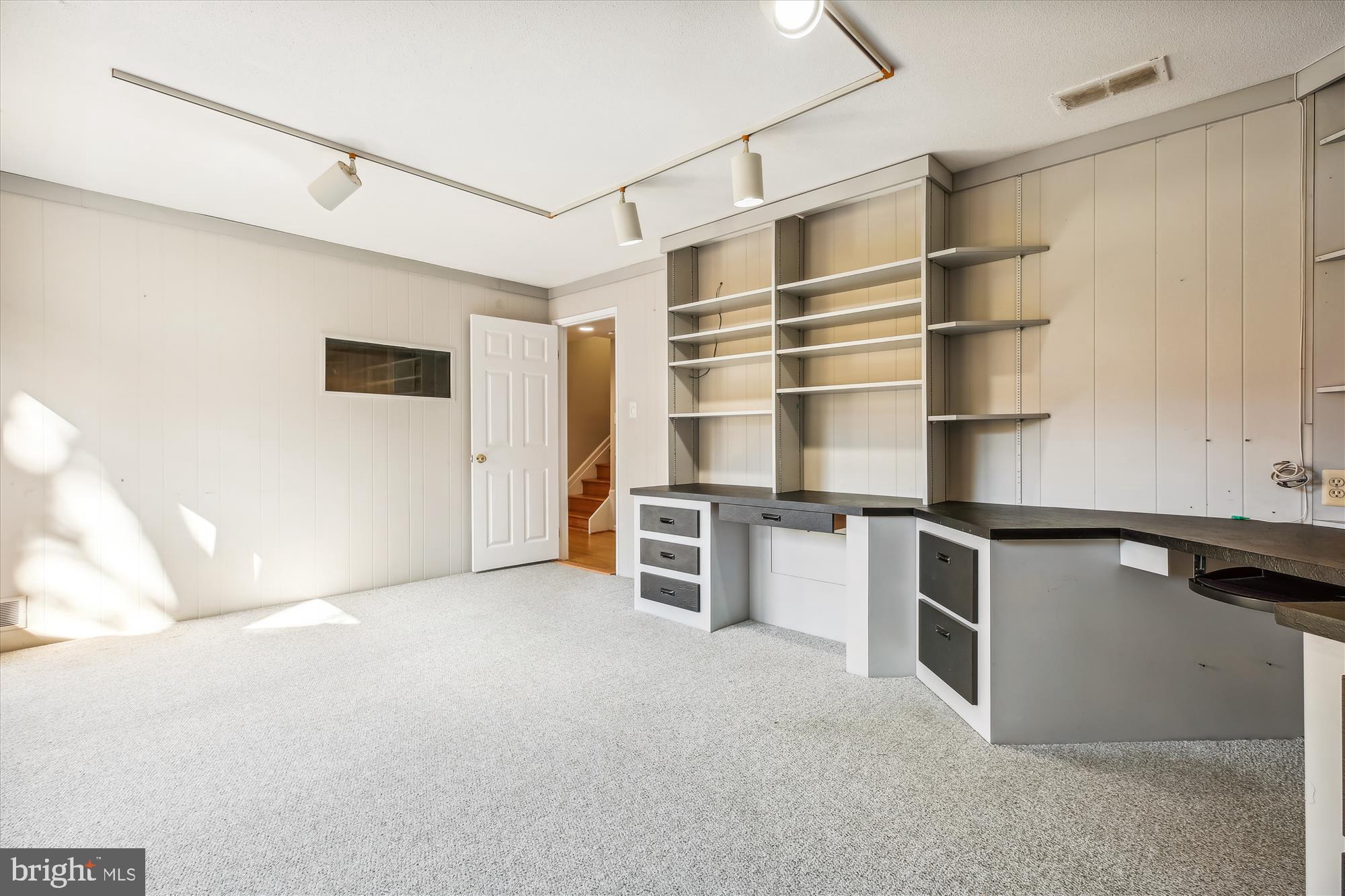 MANOR WOODS - Residential