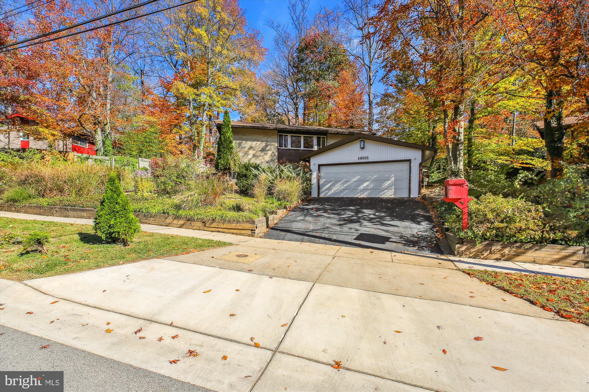 MANOR WOODS - Residential