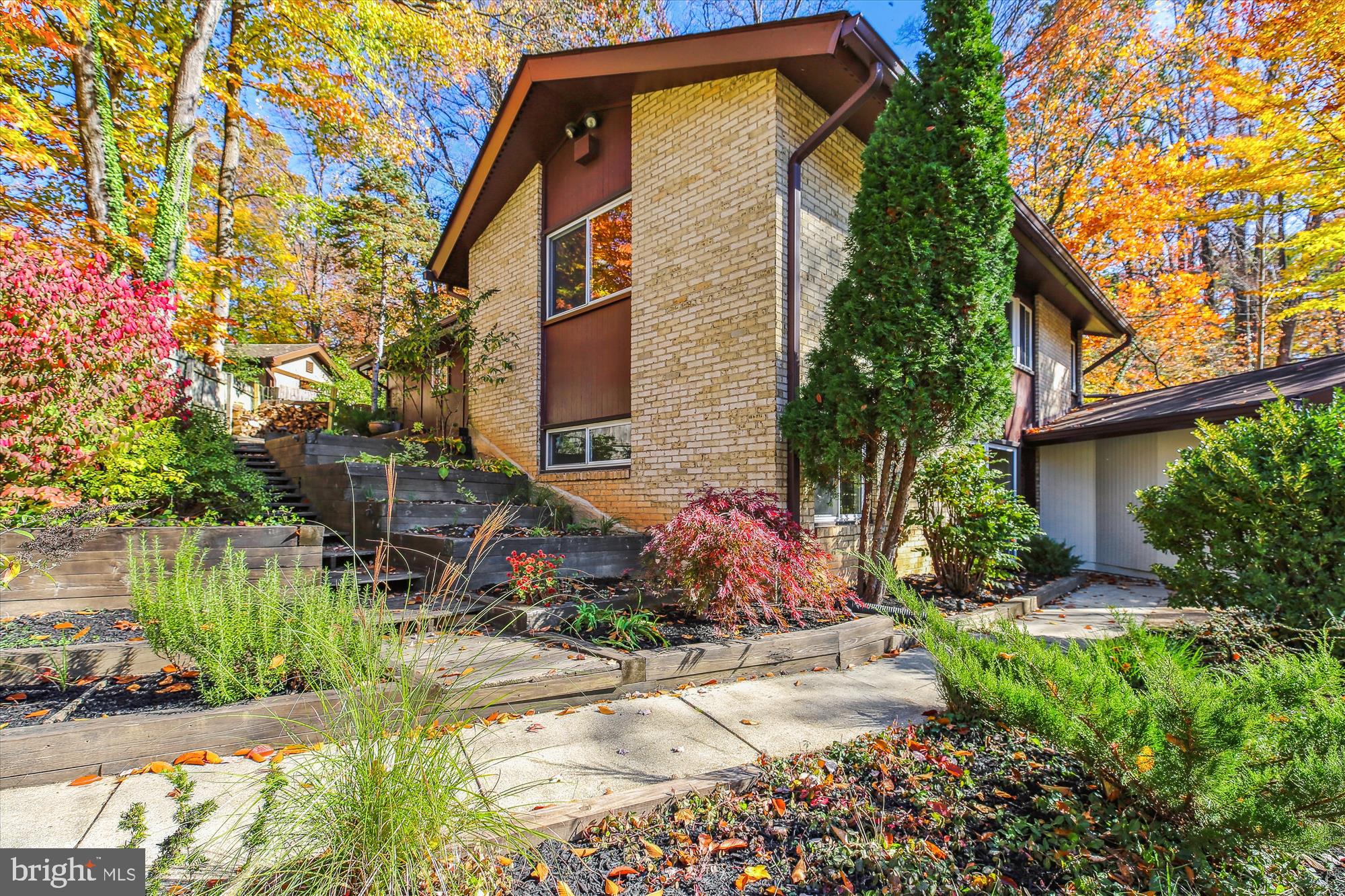 MANOR WOODS - Residential