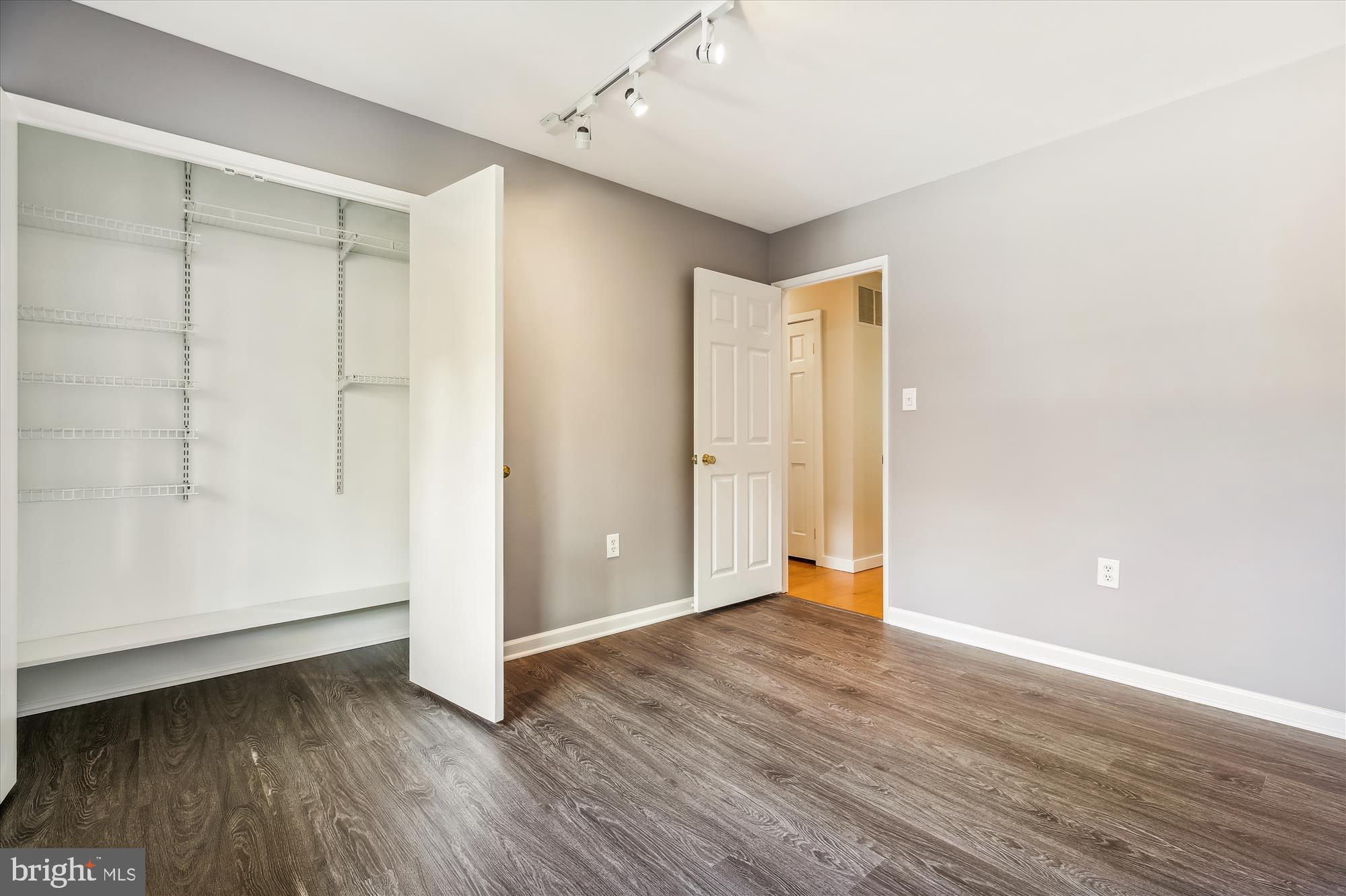 MANOR WOODS - Residential