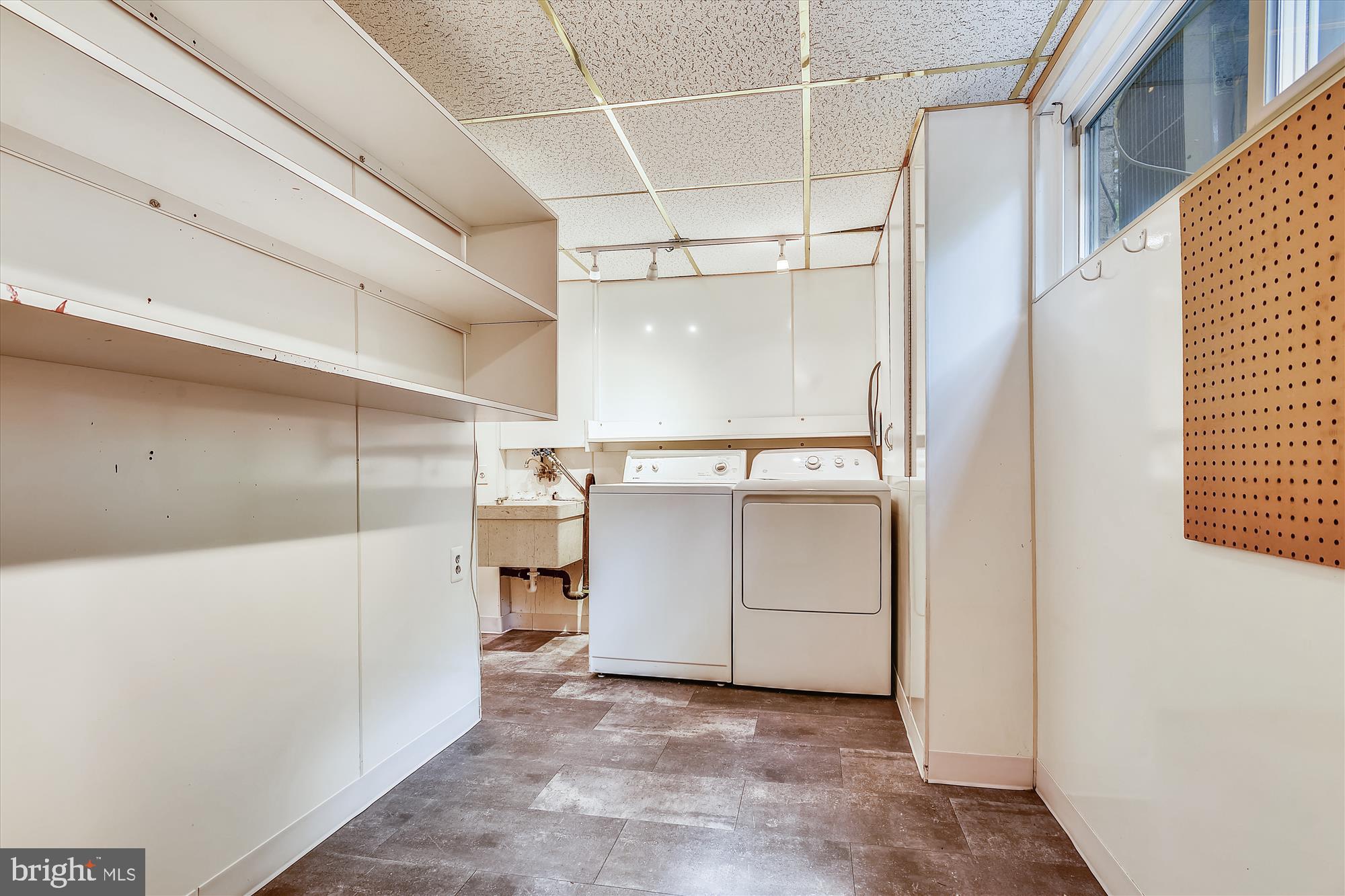 MANOR WOODS - Residential