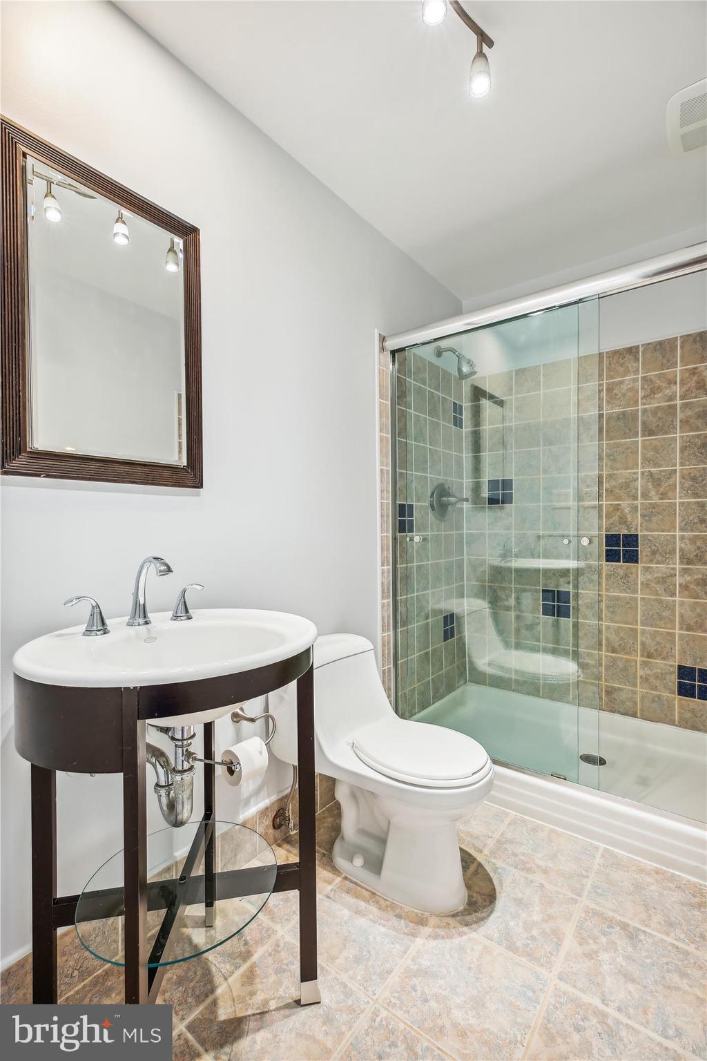 MANOR WOODS - Residential