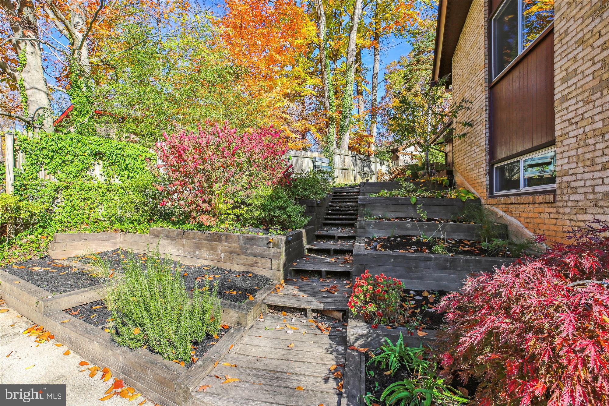 MANOR WOODS - Residential