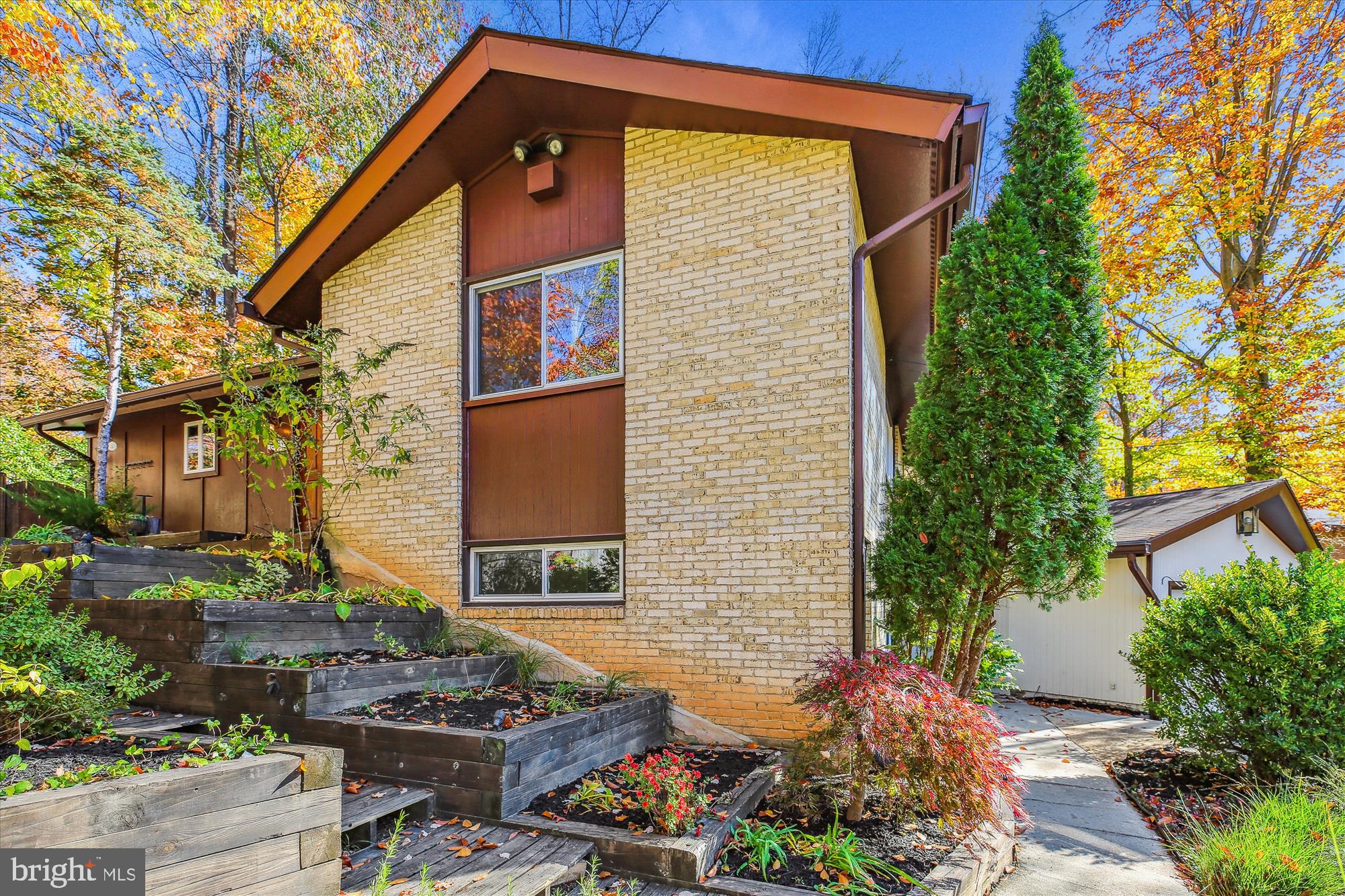 MANOR WOODS - Residential