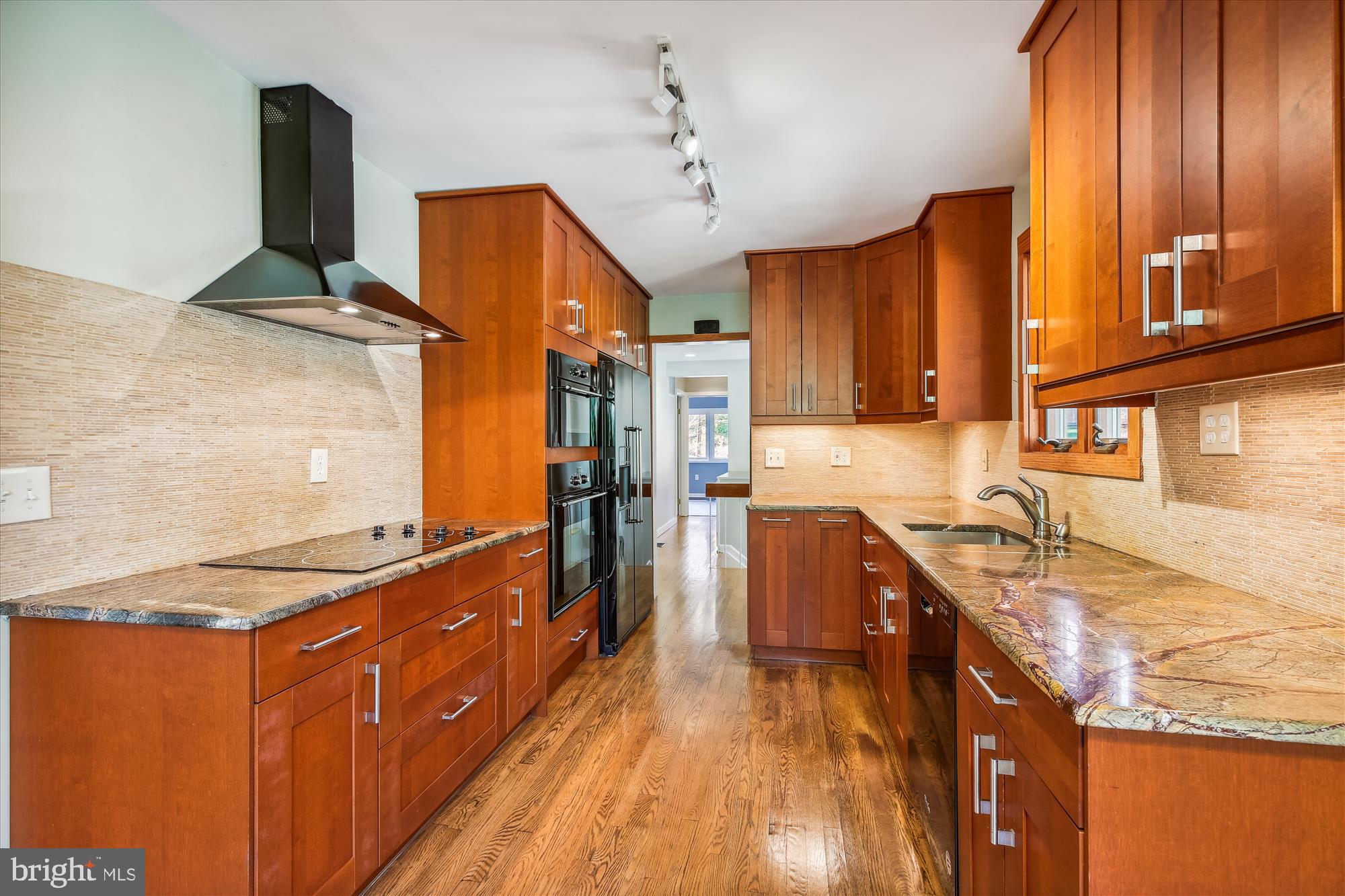 MANOR WOODS - Residential