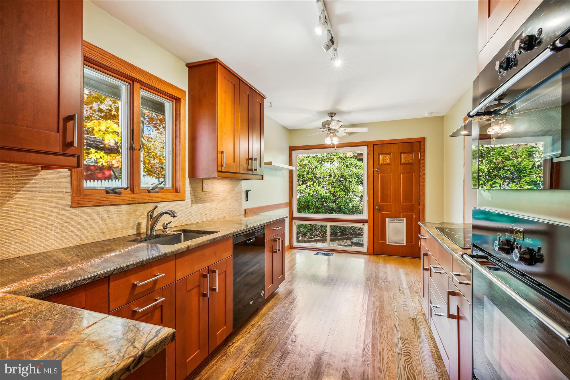 MANOR WOODS - Residential