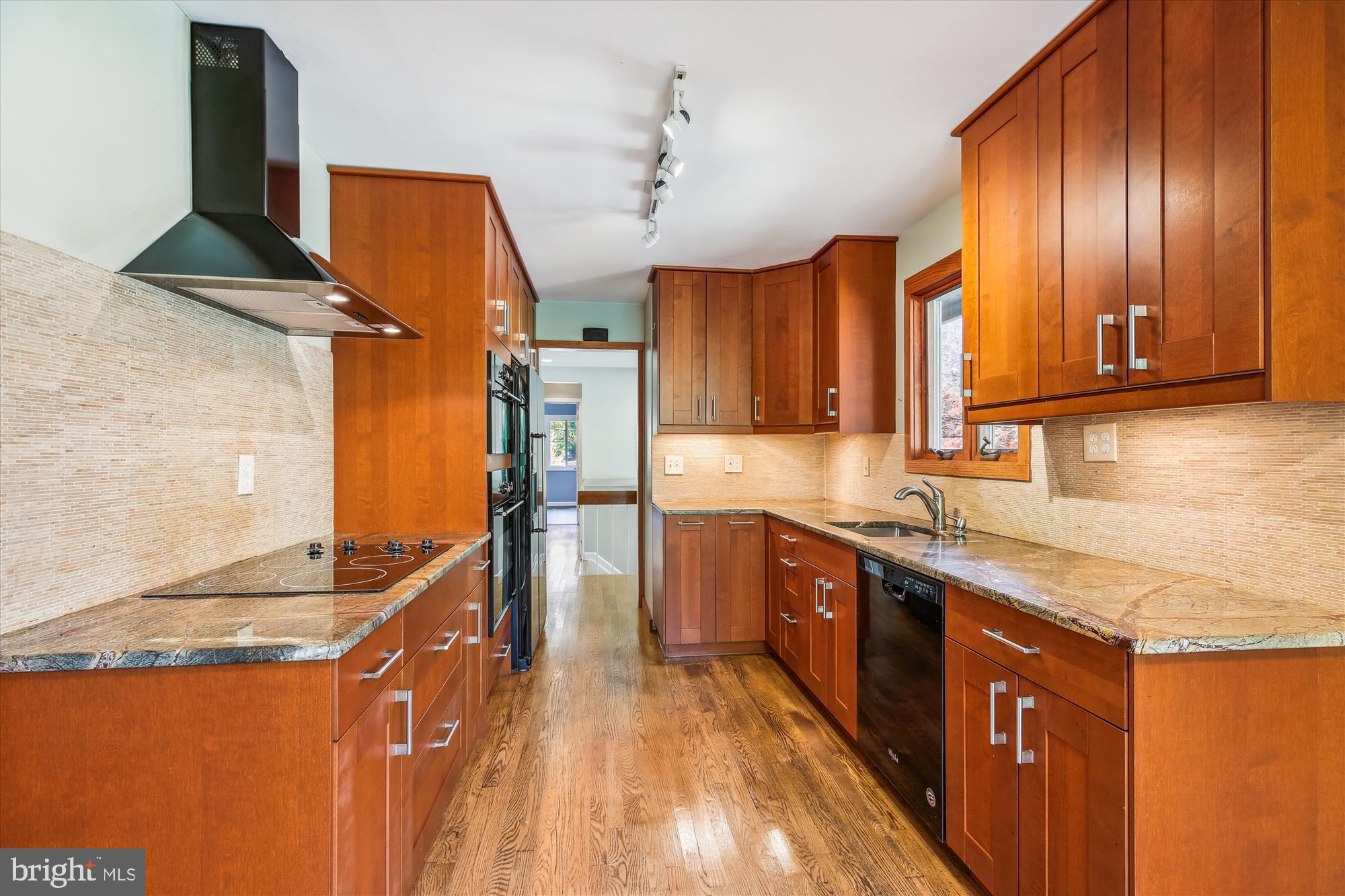 MANOR WOODS - Residential