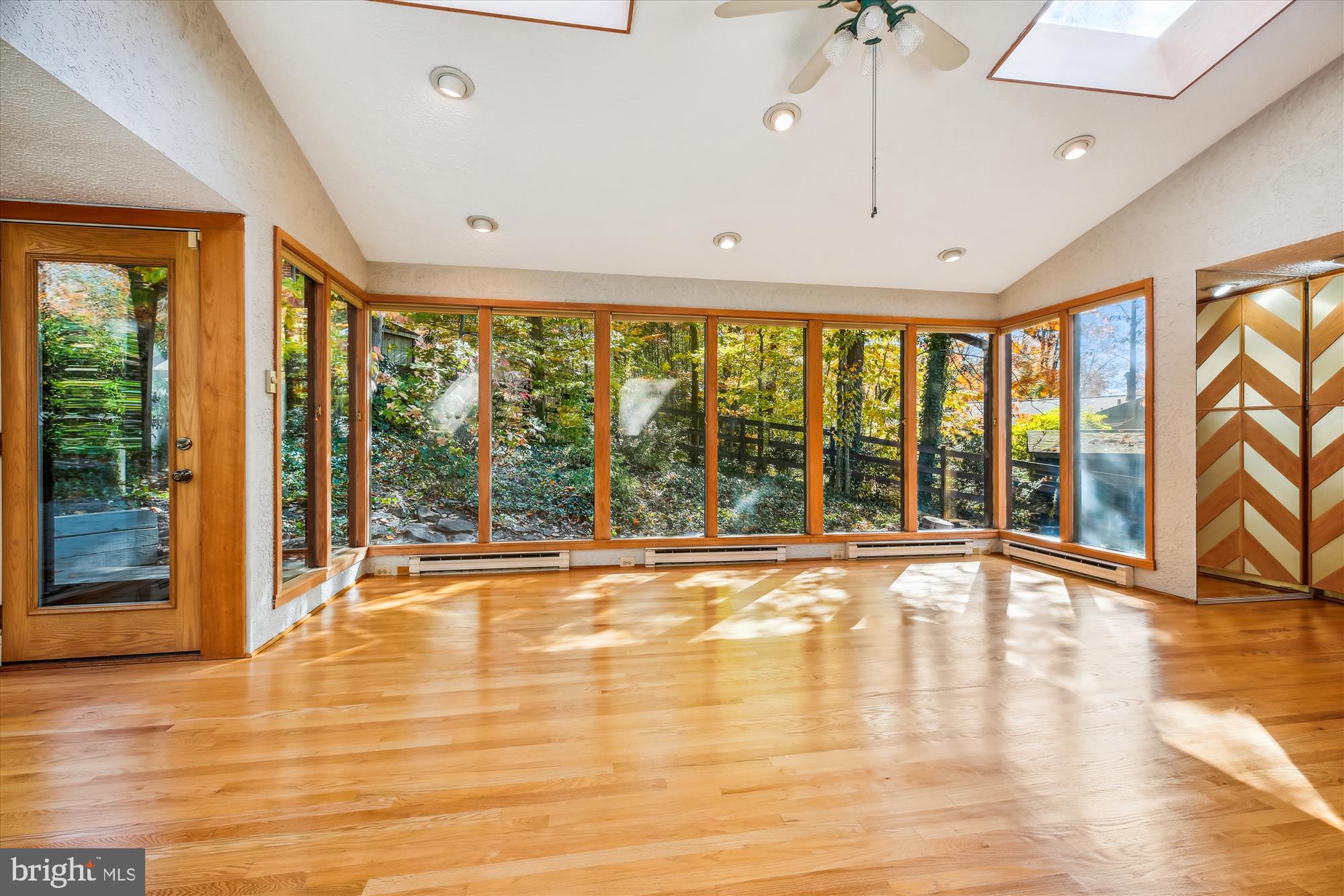 MANOR WOODS - Residential