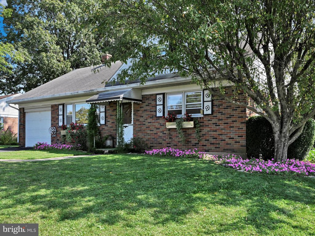 Photo of 204 Phillip Drive, MYERSTOWN, PA 17067 (MLS # PALN2022944)