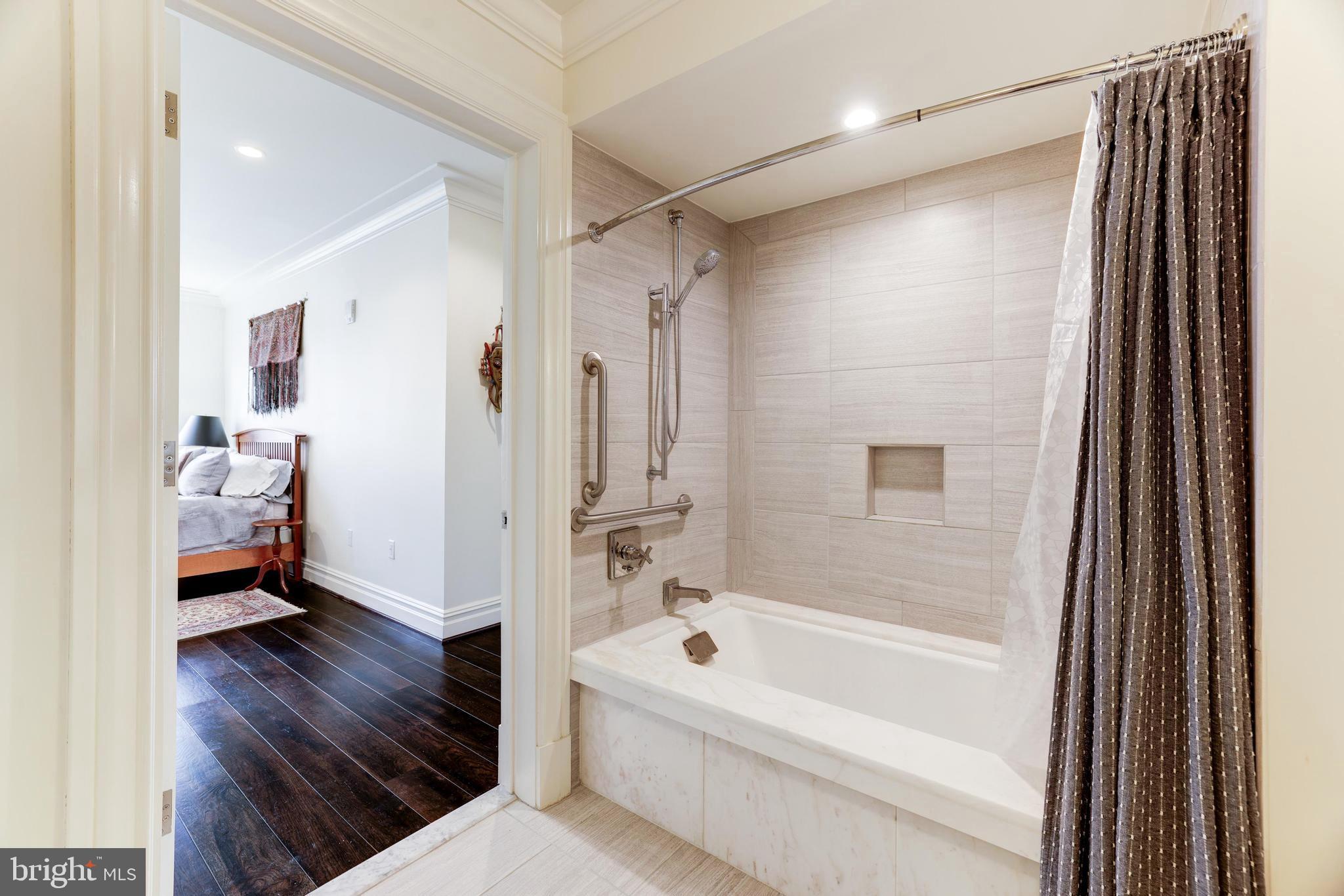 THE SIGNET - Residential