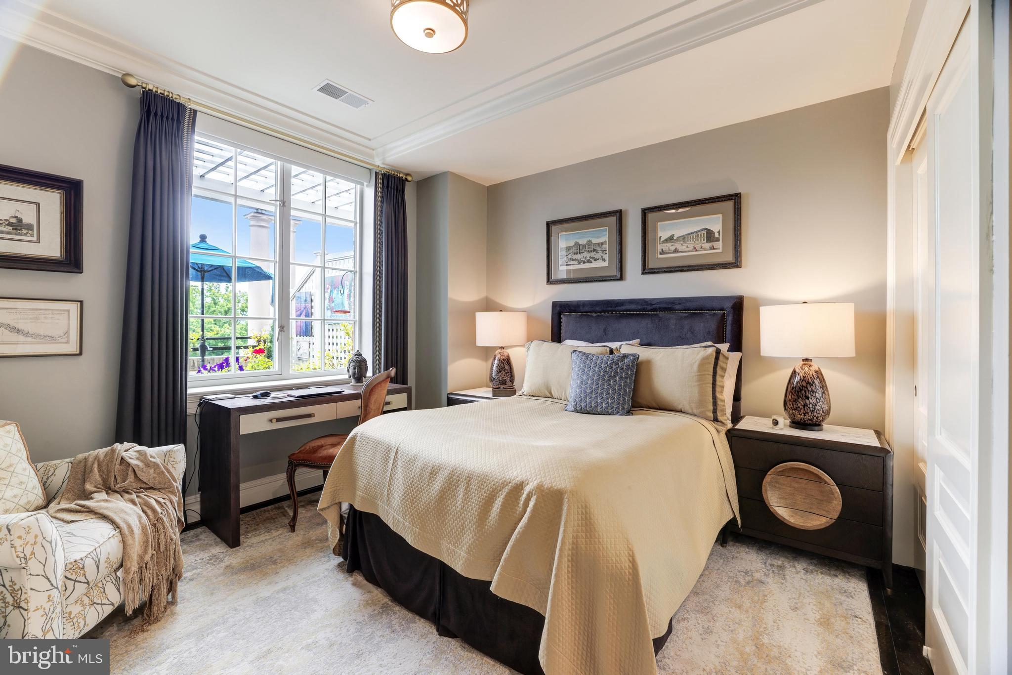 THE SIGNET - Residential