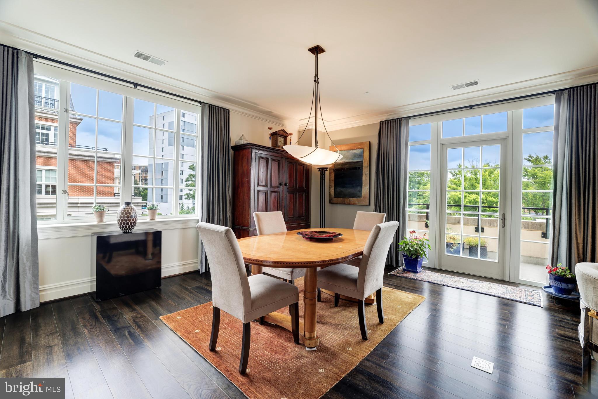 THE SIGNET - Residential