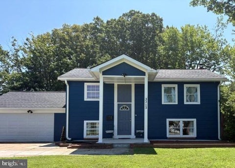 Photo of 3213 Bayfield Drive, WOODBRIDGE, VA 22193 (MLS # VAPW2125084)