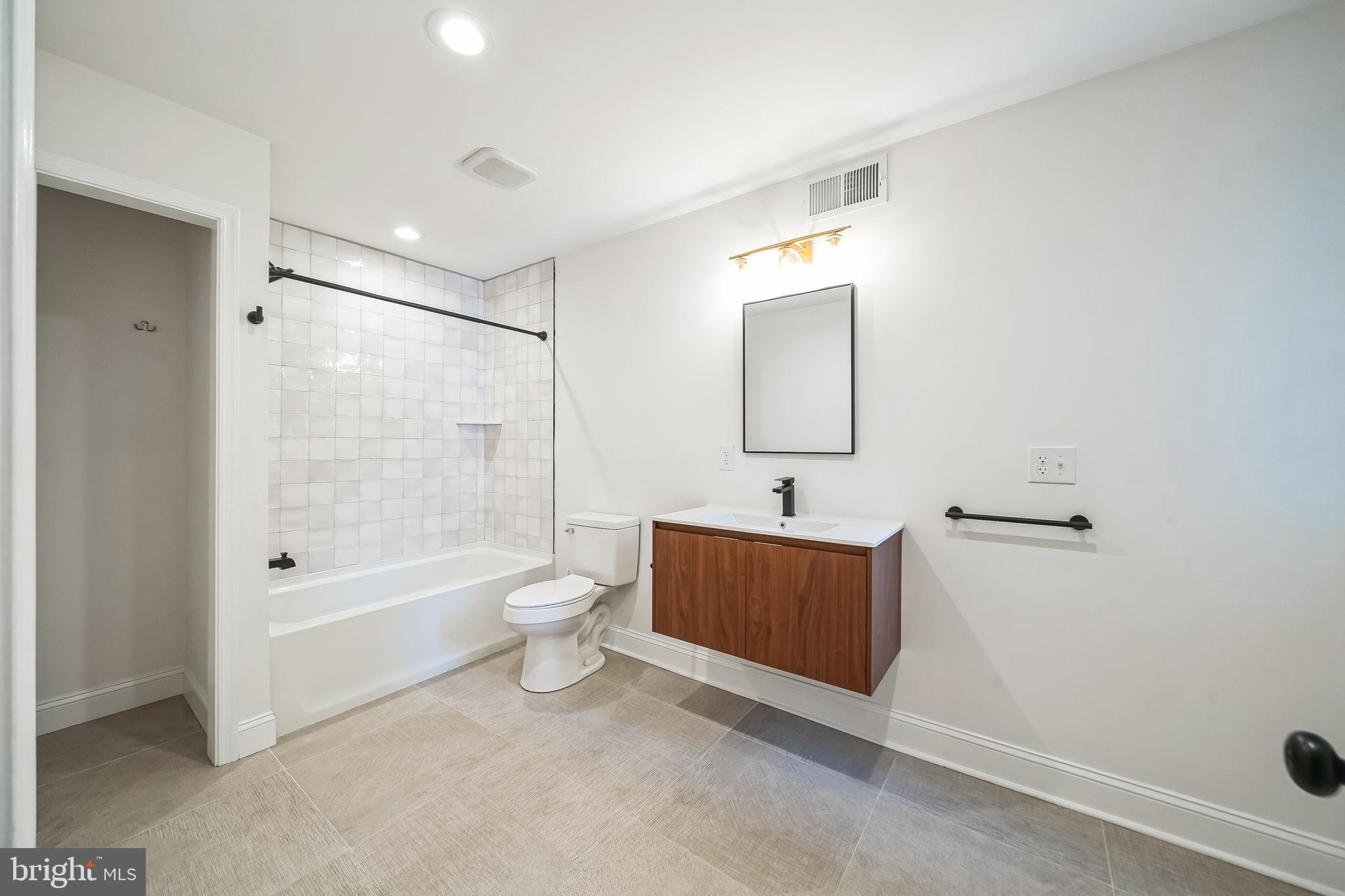 FAIRMOUNT - Residential