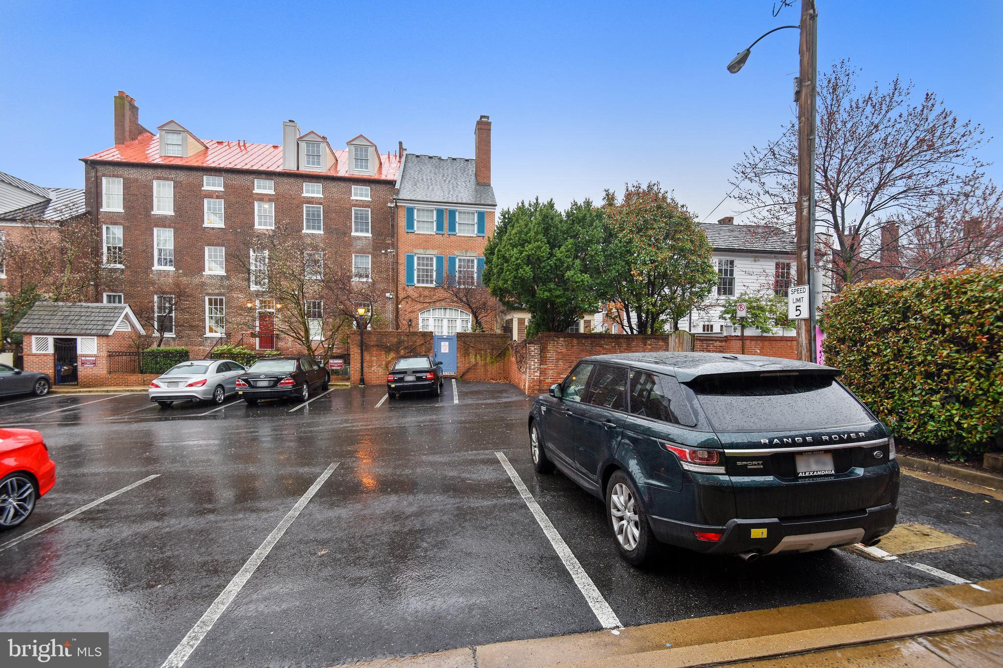 BROCKETTS CROSSING - Residential