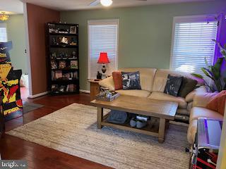 HUNTINGTON MEADOWS - Residential Lease