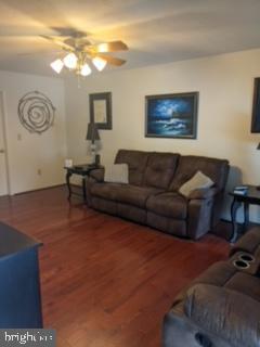 HUNTINGTON MEADOWS - Residential Lease