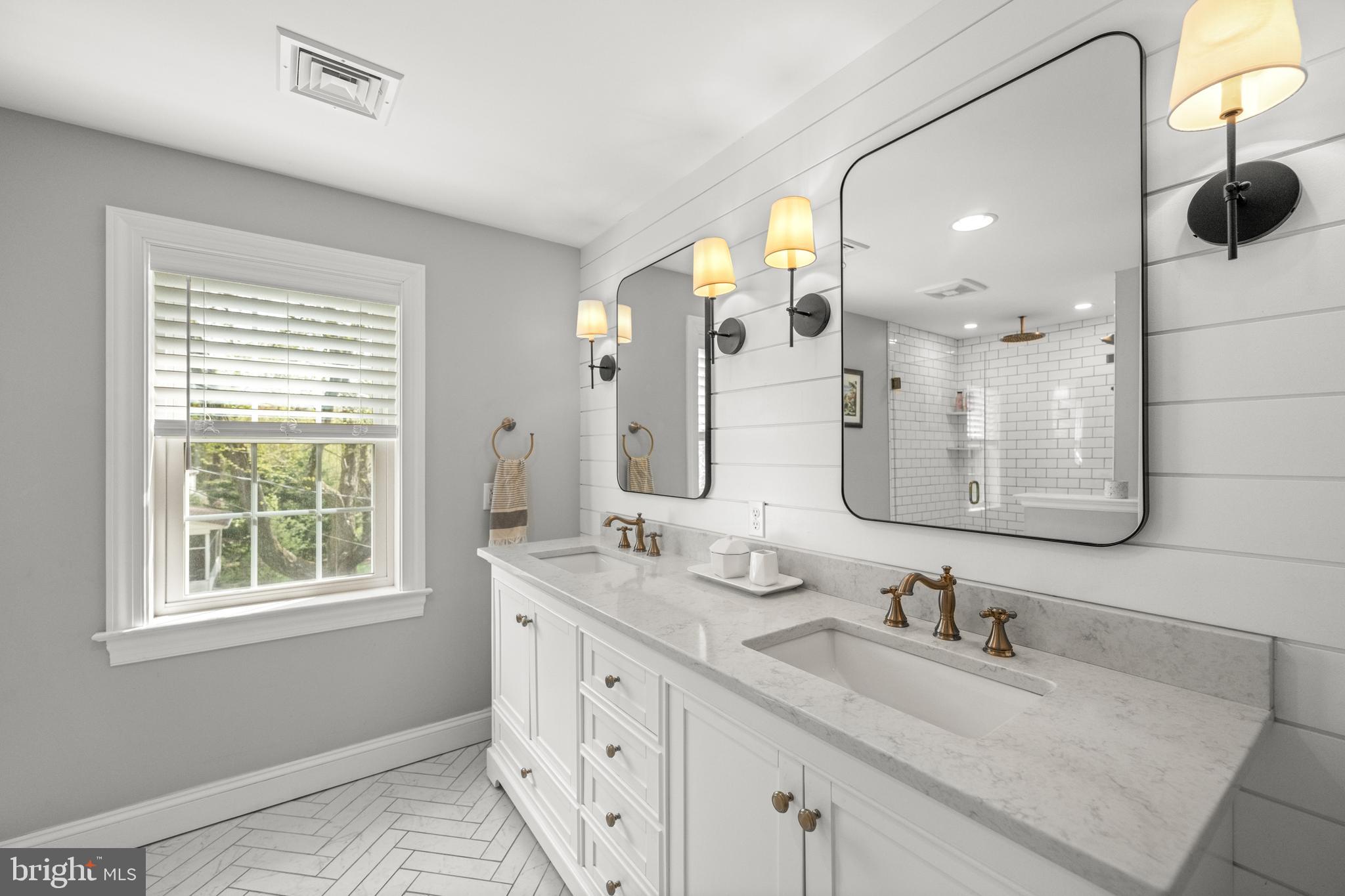 DUNN HILL - Residential