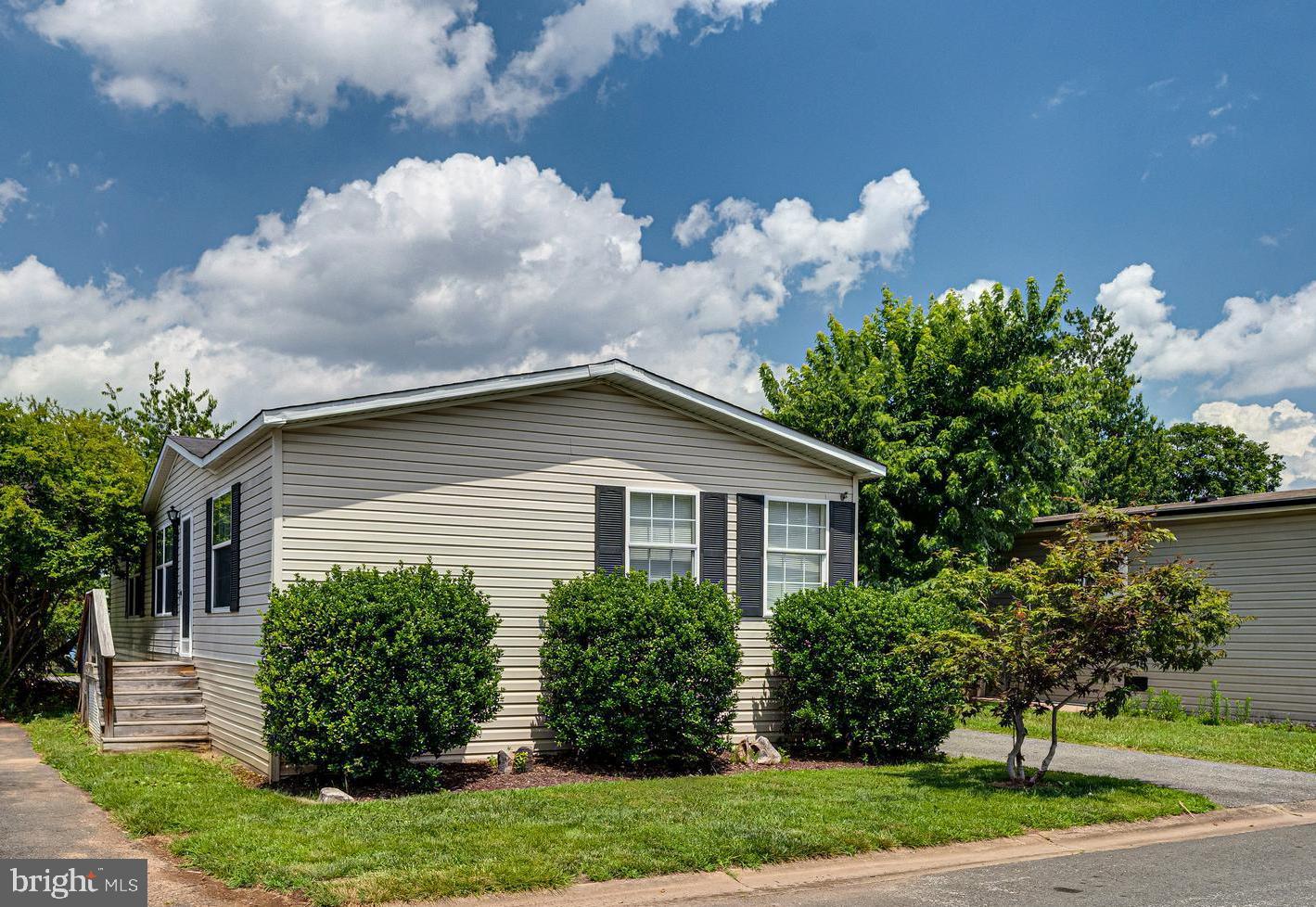 MEADOWS OF CHANTILLY - Residential