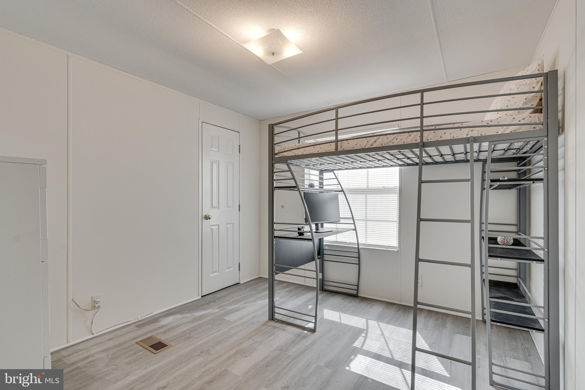 MEADOWS OF CHANTILLY - Residential