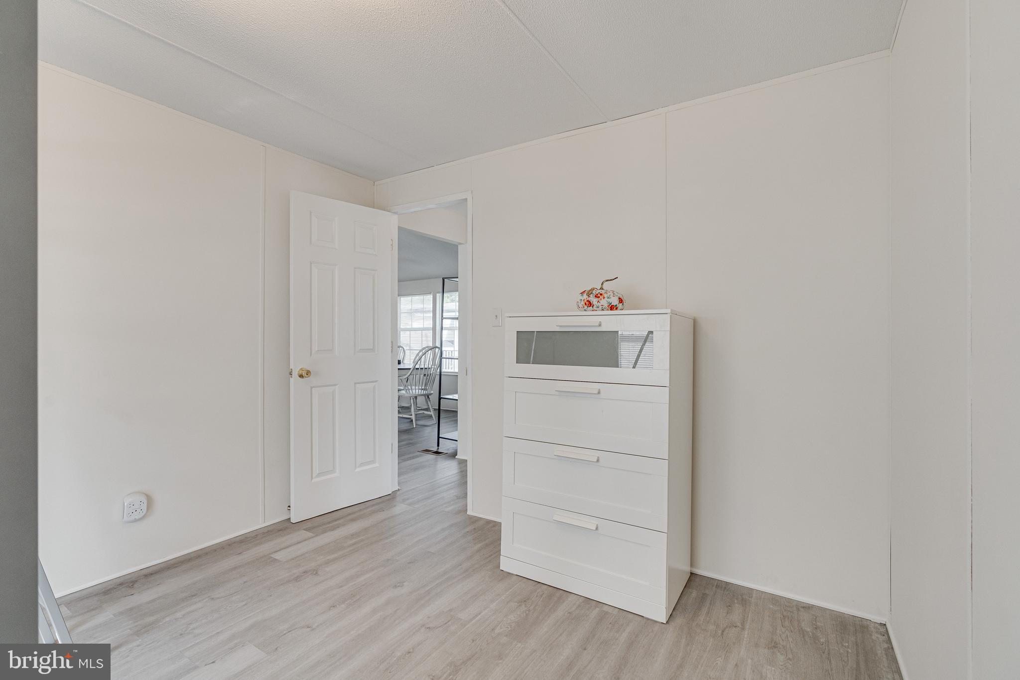 MEADOWS OF CHANTILLY - Residential