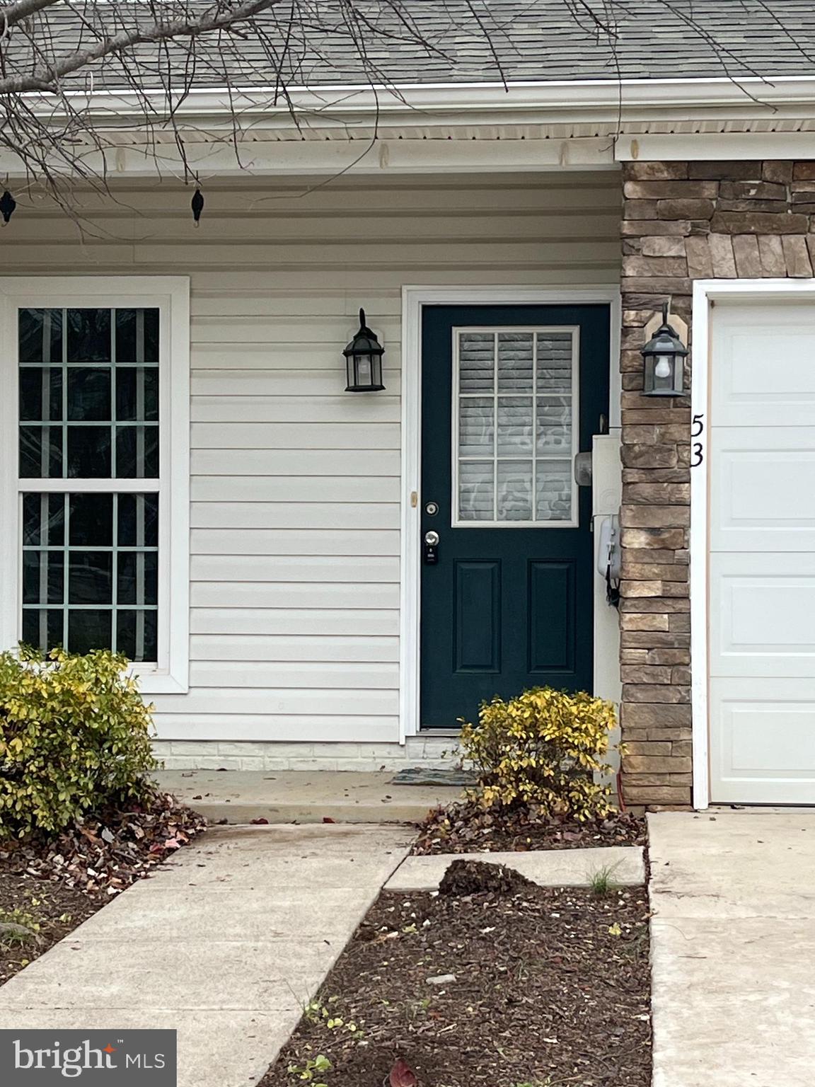 ARCHERS ROCK - Residential Lease