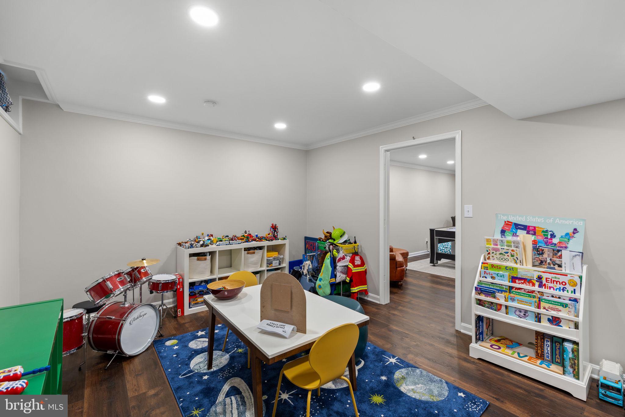 LAKESIDE AT WASHX - Residential