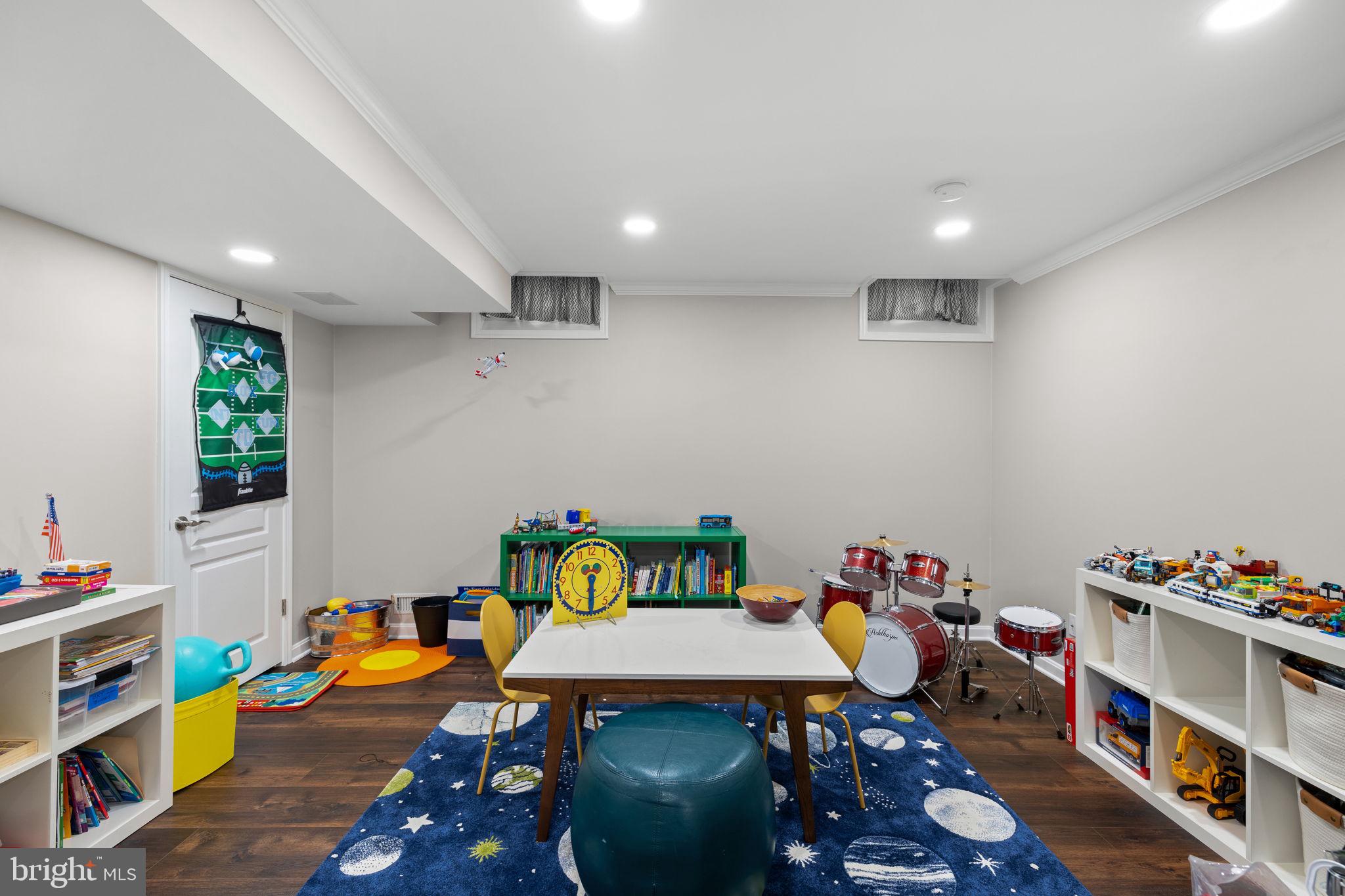 LAKESIDE AT WASHX - Residential