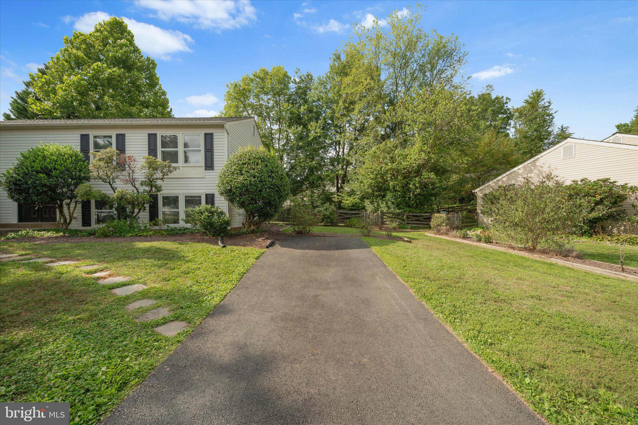 FOX MILL ESTATES - Residential