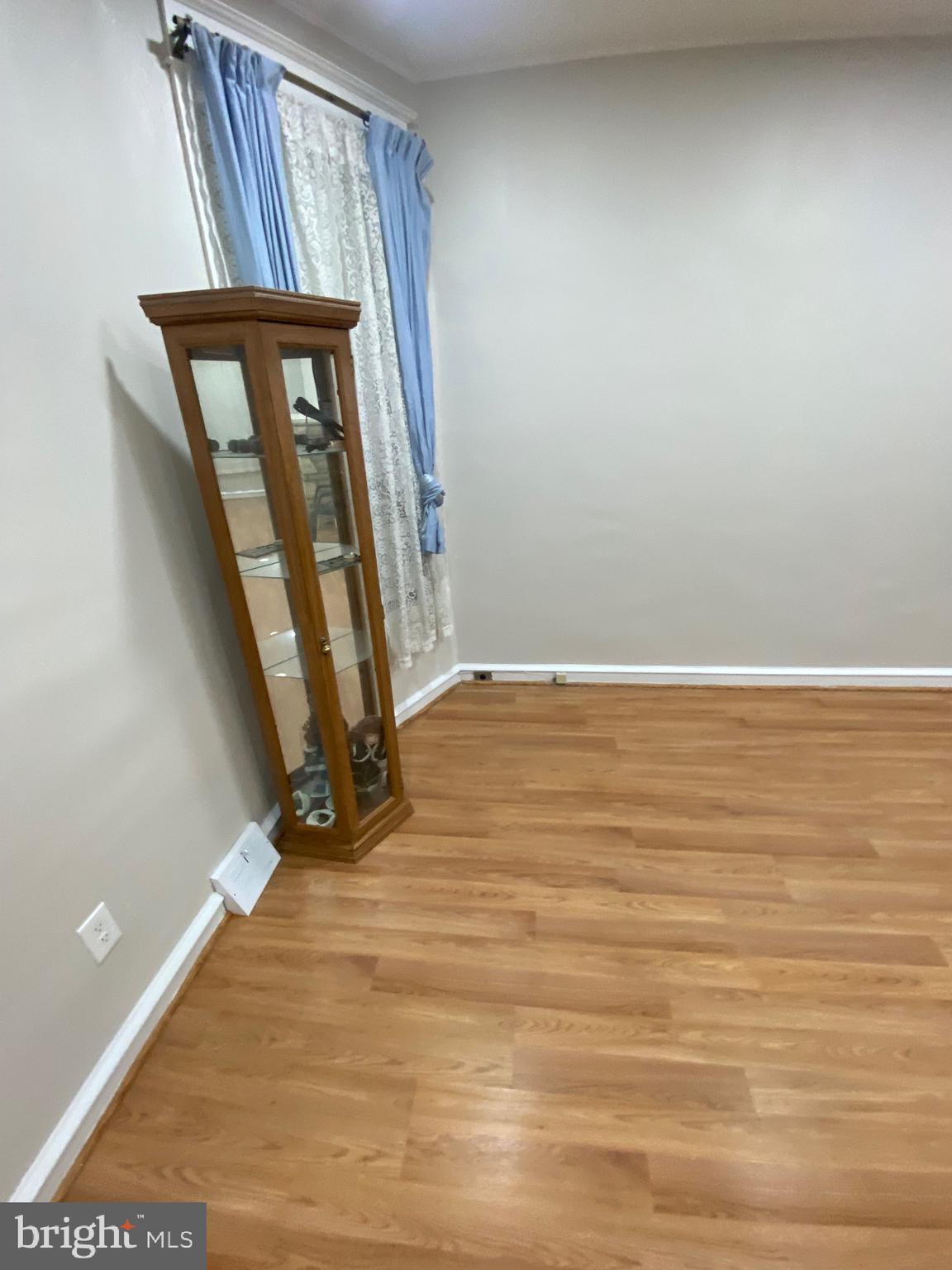 PORT RICHMOND - Residential Lease