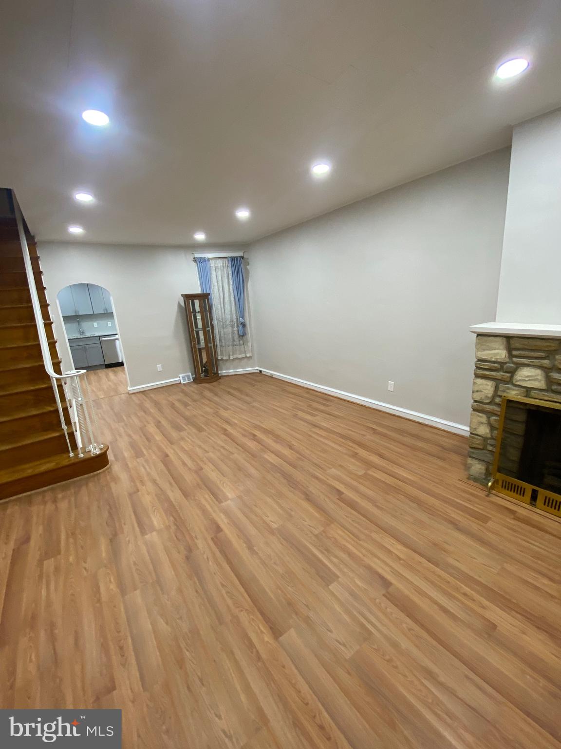 PORT RICHMOND - Residential Lease