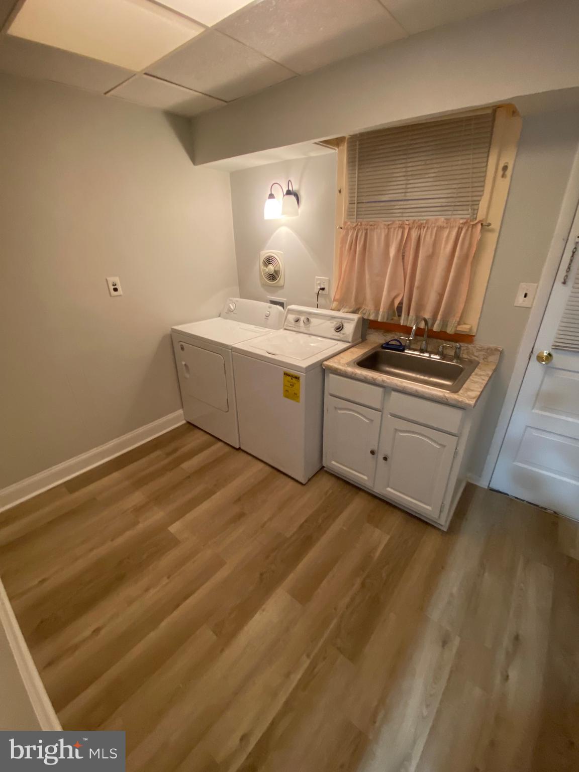 PORT RICHMOND - Residential Lease