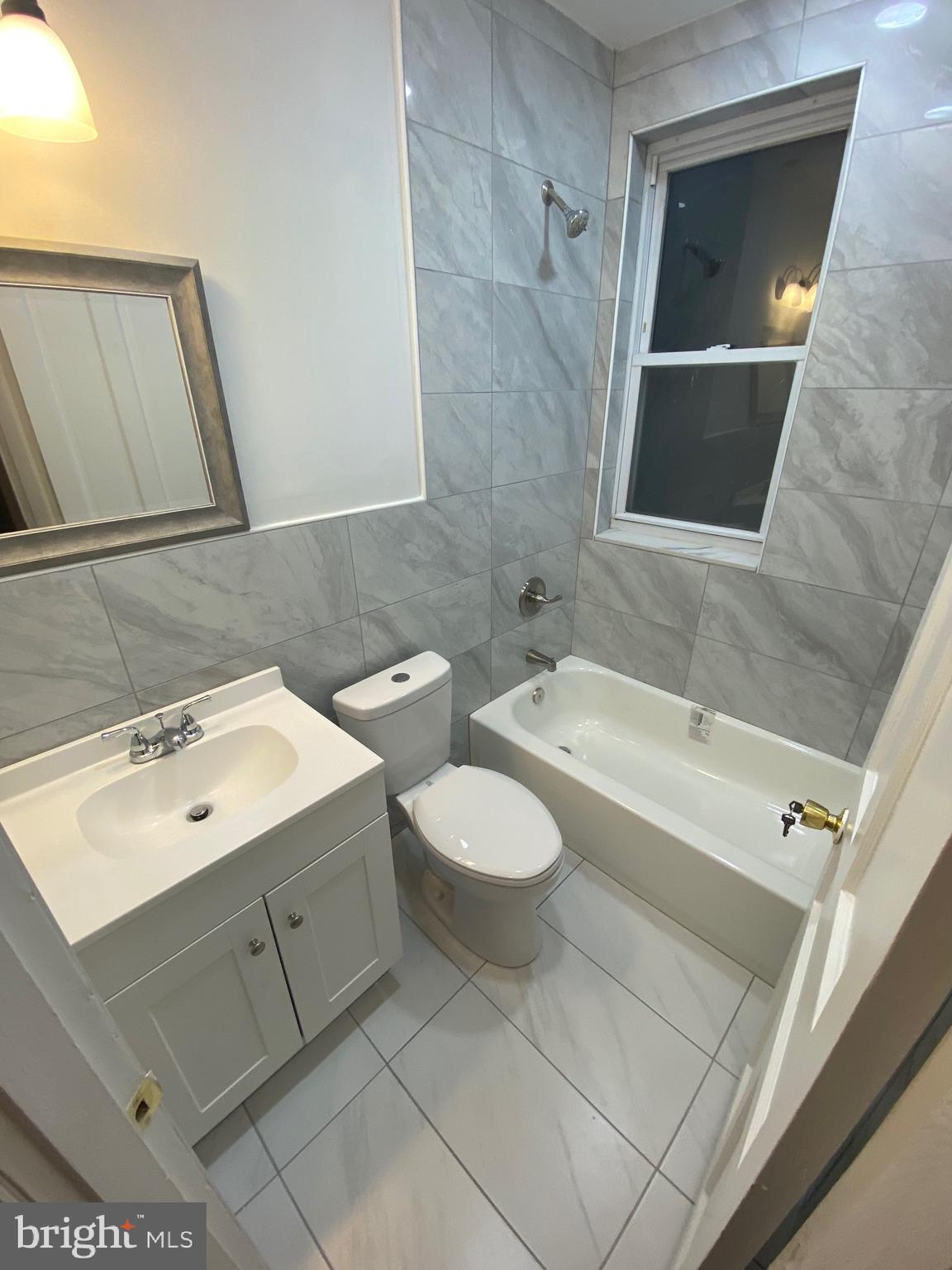 PORT RICHMOND - Residential Lease