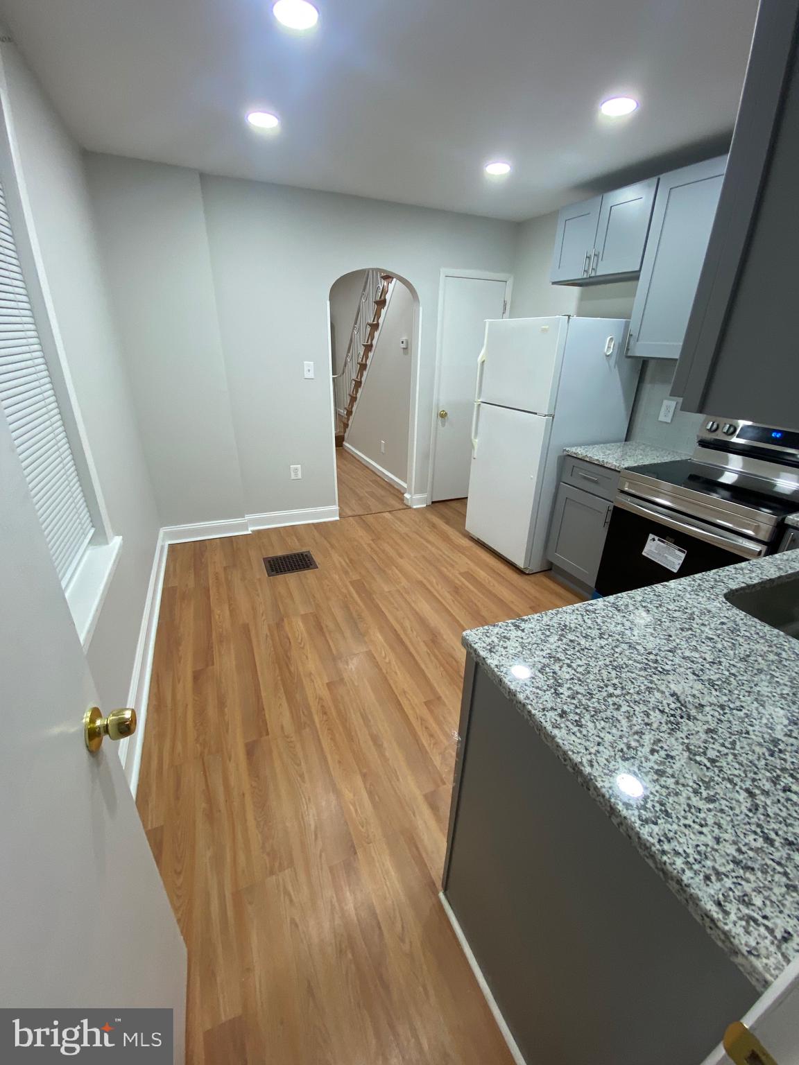 PORT RICHMOND - Residential Lease