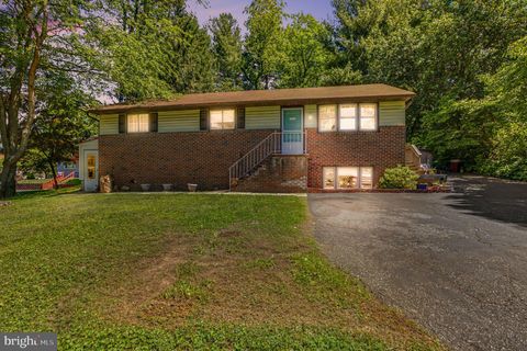 Homes For Sale - 2604 Cub Hill Road<br/> BALTIMORE, MD 21234