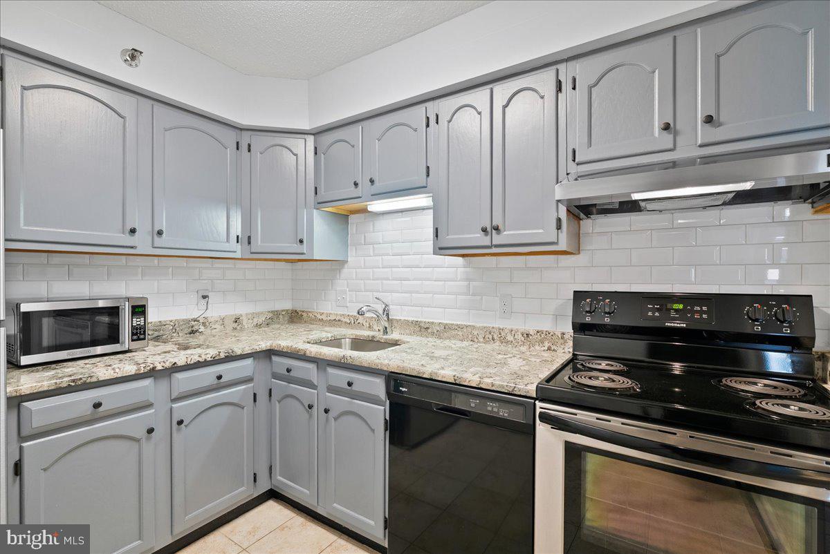 1301 N COURTHOUSE ROAD N 1516