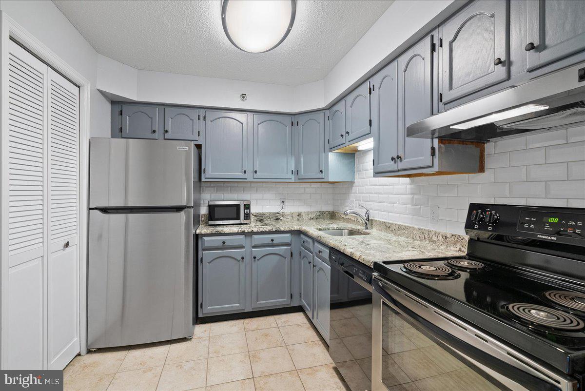 1301 N COURTHOUSE ROAD N 1516