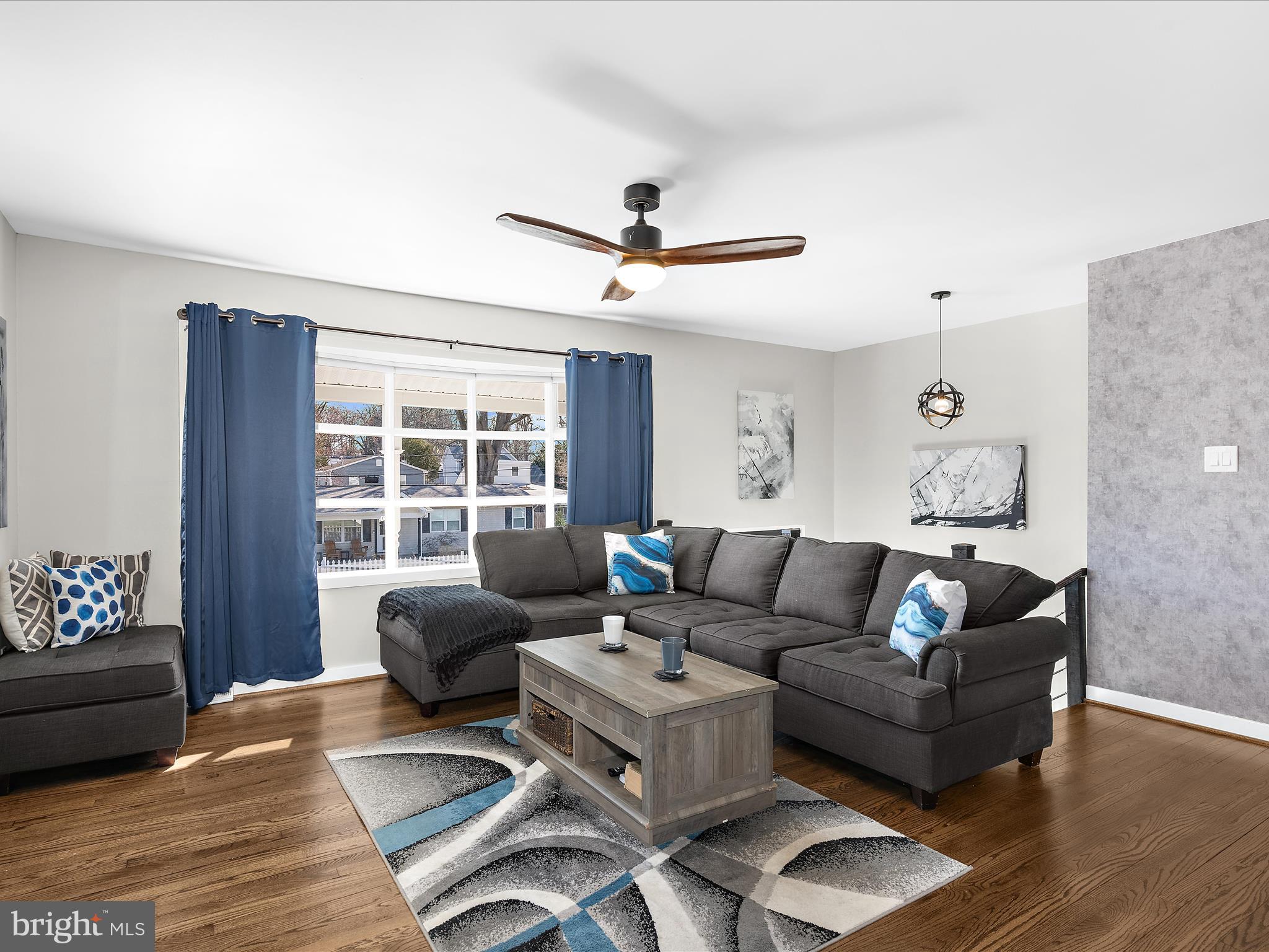 WOODLAND BEACH - Residential