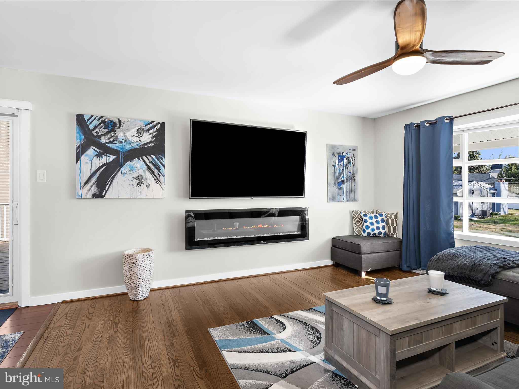 WOODLAND BEACH - Residential