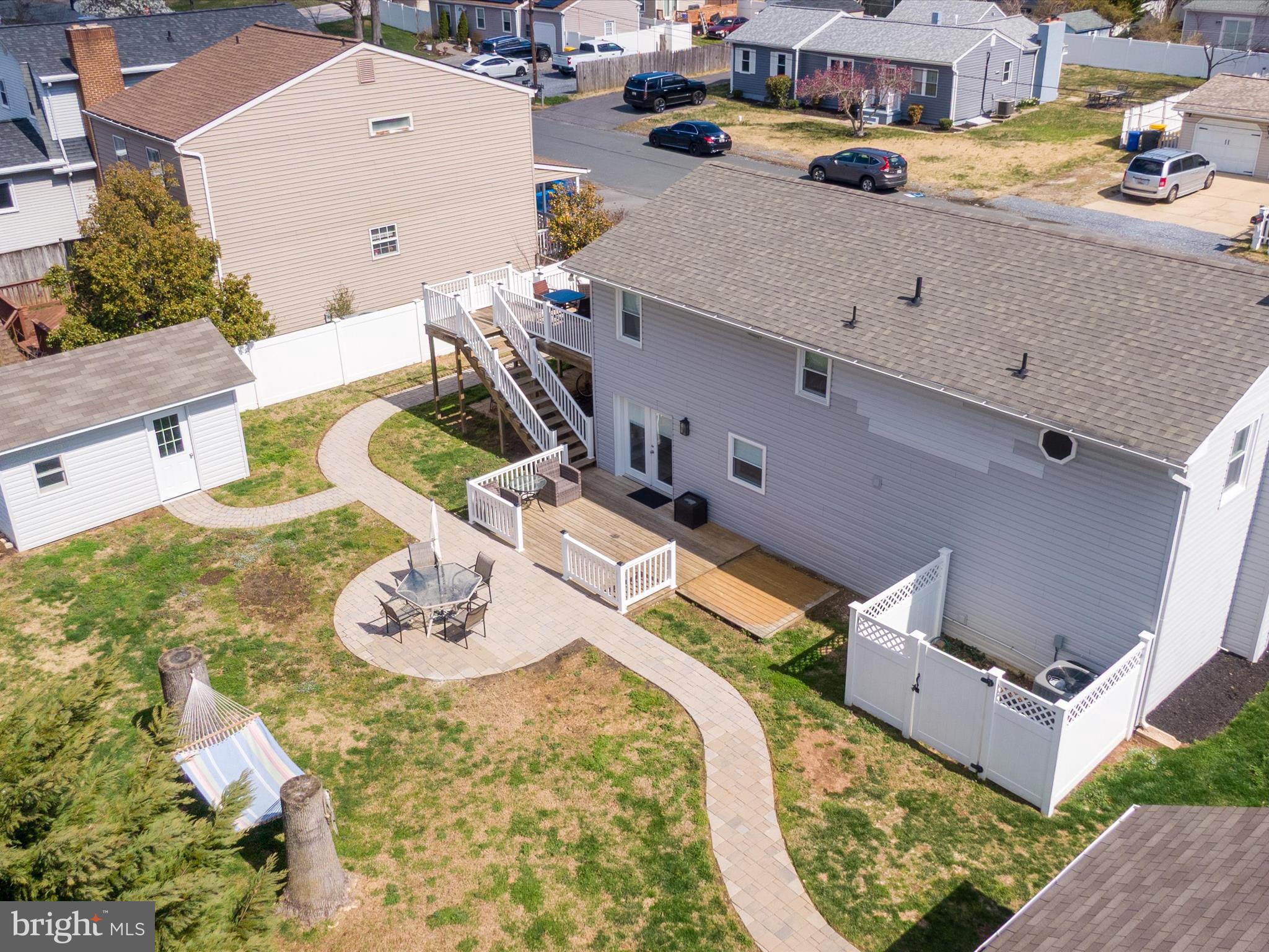 WOODLAND BEACH - Residential