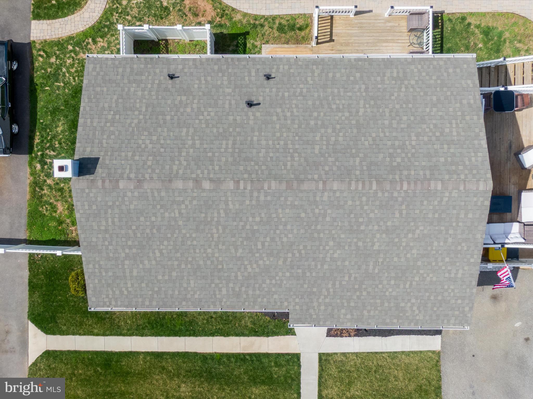 WOODLAND BEACH - Residential